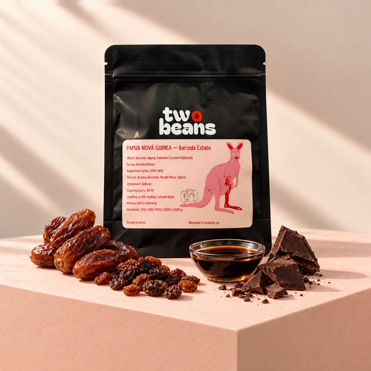 Sáček kávy Two Beans Papua Nová Guinea – Baroida Estate s datlemi, rozinkami, melasou a hořkou čokoládou