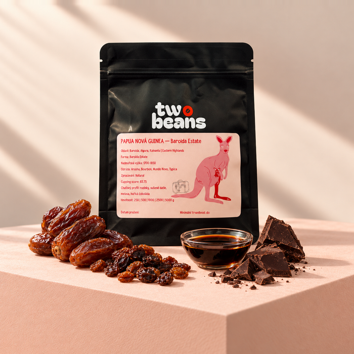 Sáček kávy Two Beans Papua Nová Guinea – Baroida Estate s datlemi, rozinkami, melasou a hořkou čokoládou